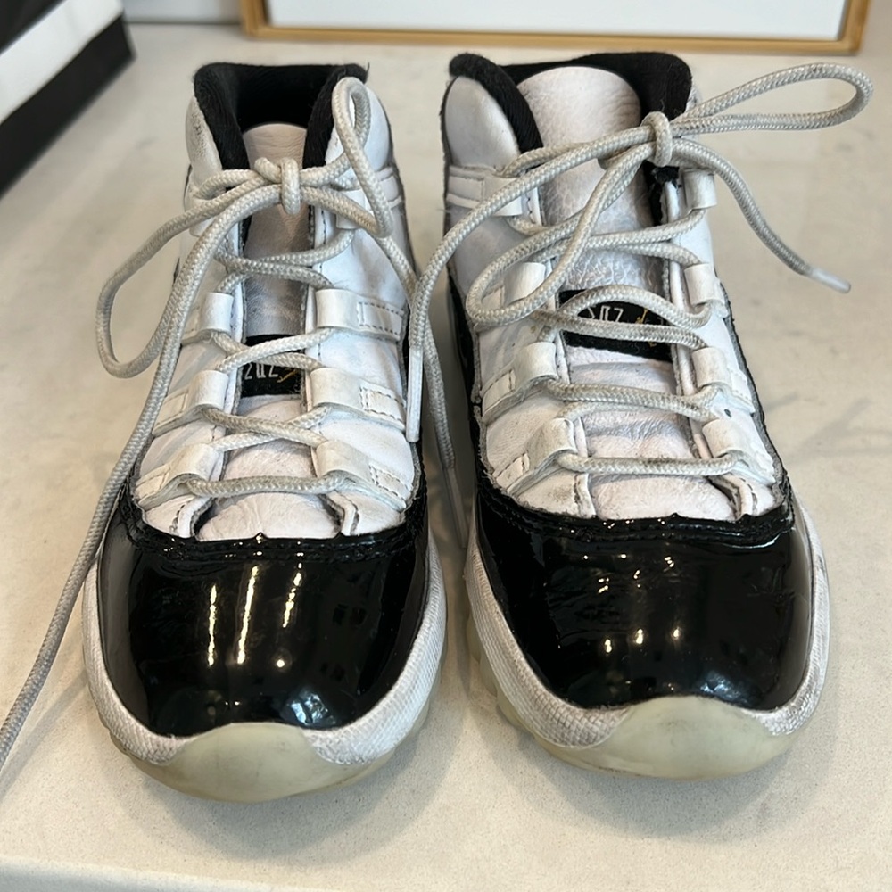 Preowned kids retro jordans